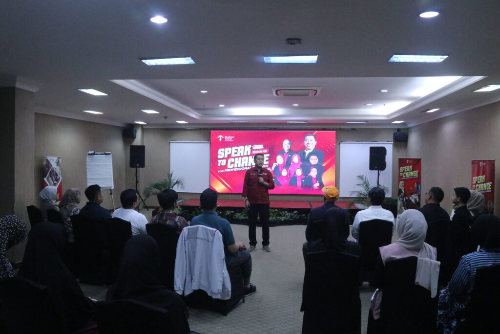 Pelatihan public speaking untuk meningkatkan kepercayaan diri peserta